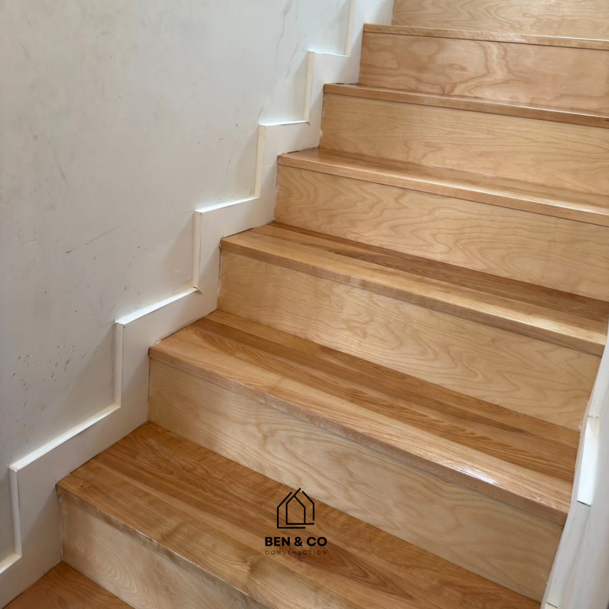 Création d'un escalier en bois — construction d'un escalier intérieur