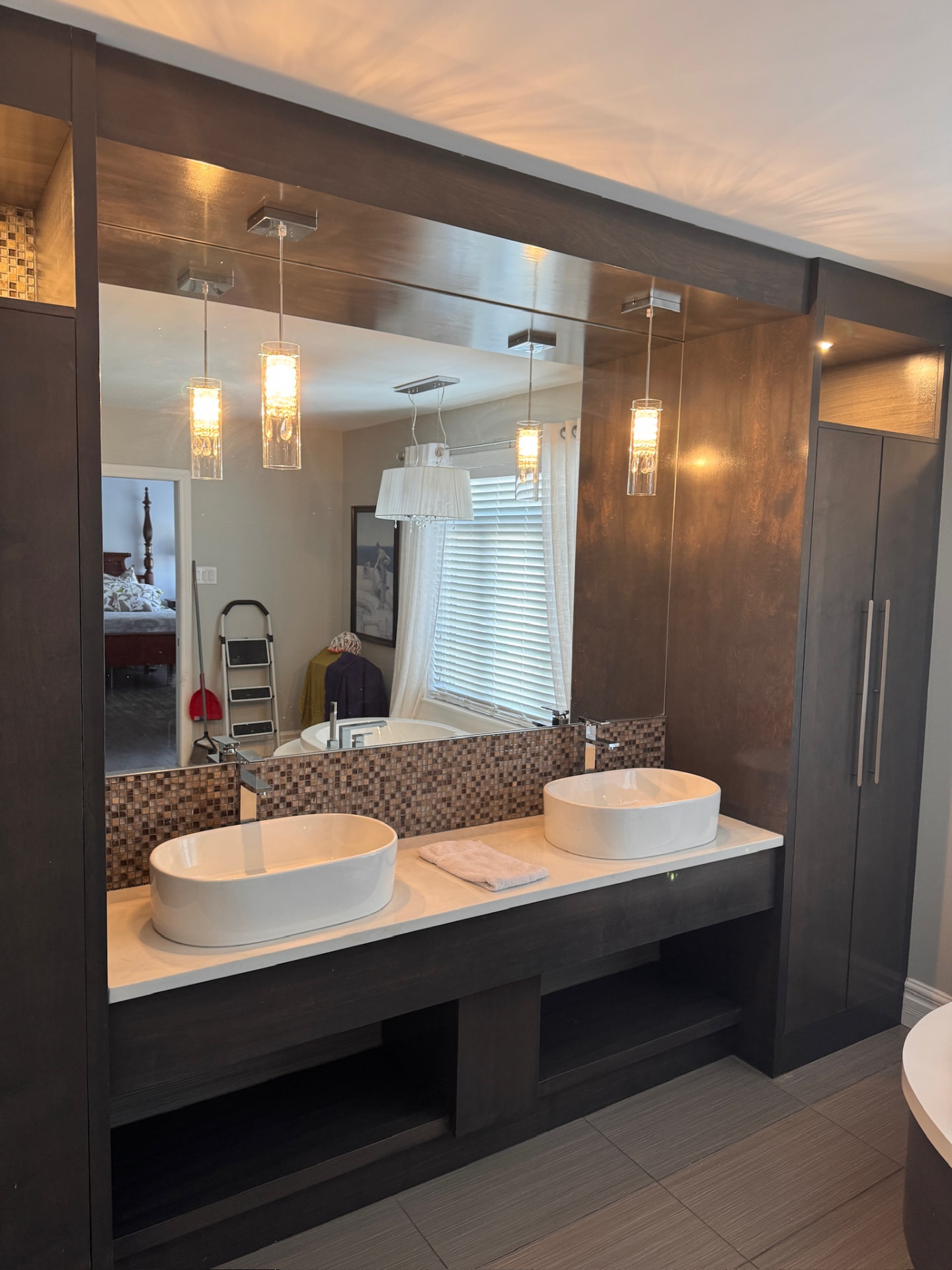 Salle de bain avec vanité double